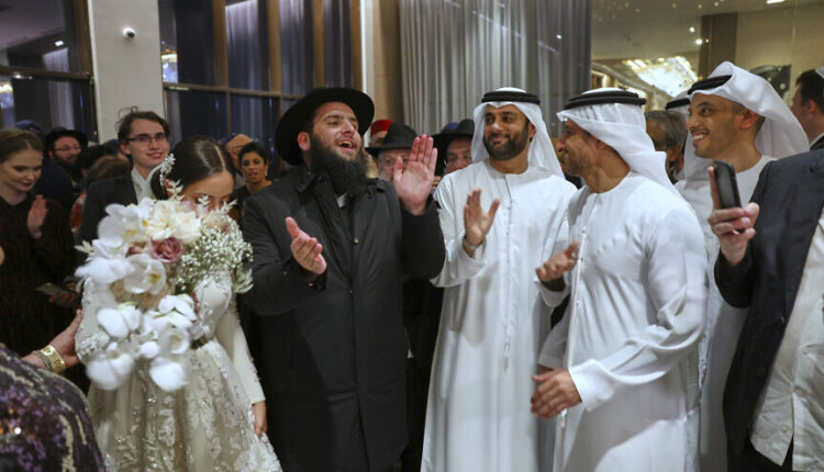 حاخام اليهود الأكبر في أبوظبي: نتلقى دعما كبيرا من الحكومة الإماراتية