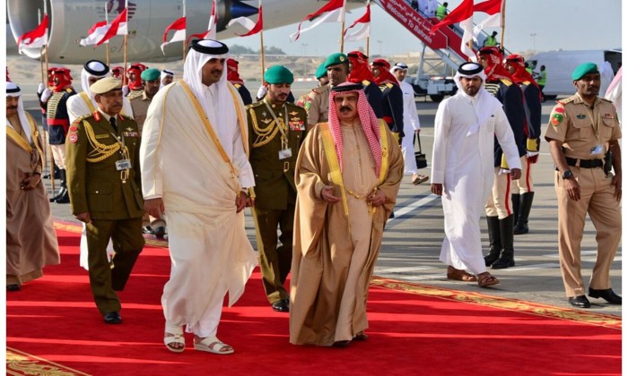 أمير قطر يعزي ملك البحرين هاتفيا في قتلى هجوم الحوثيين